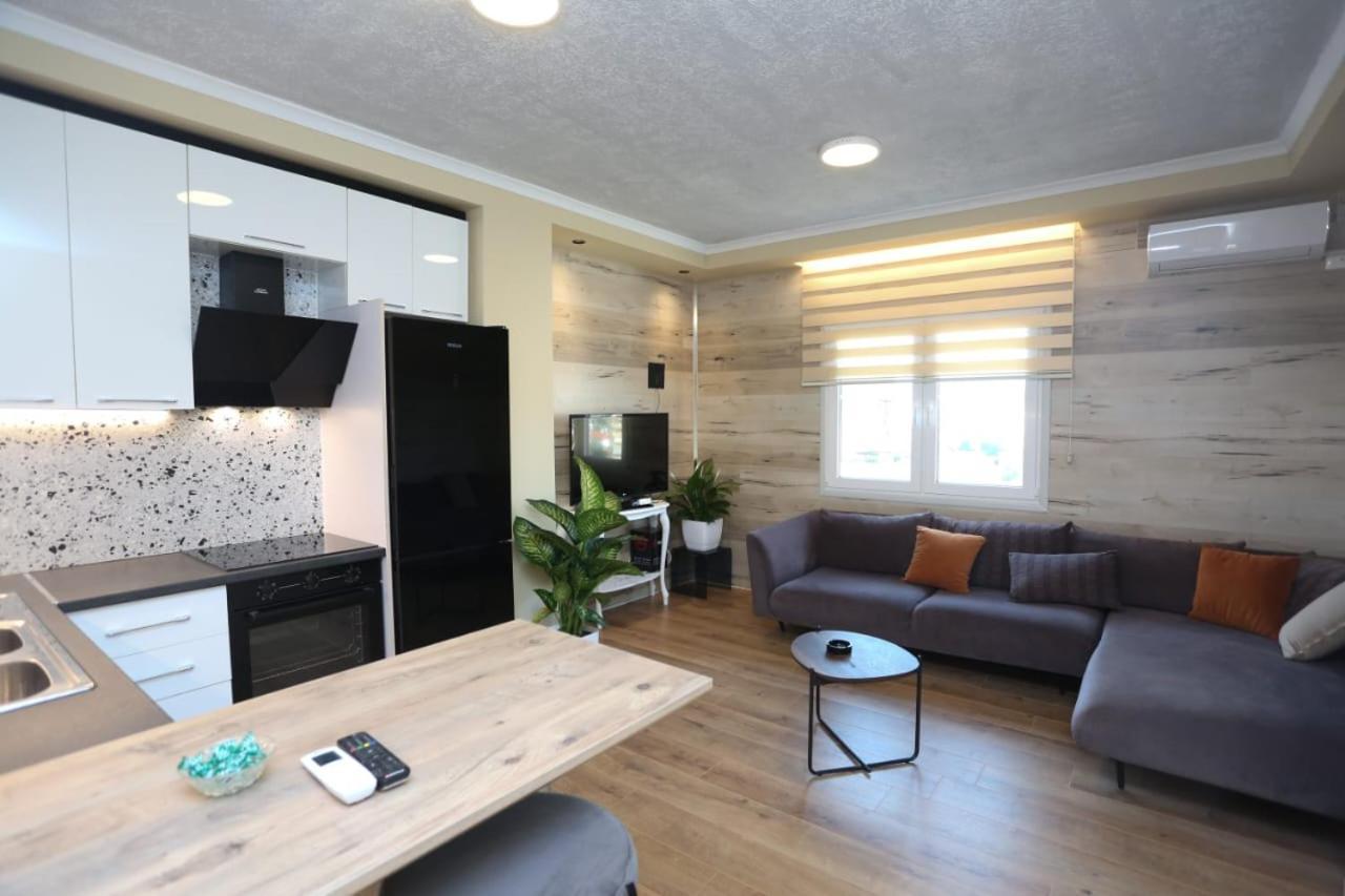 David Center Apartment Tirana Esterno foto