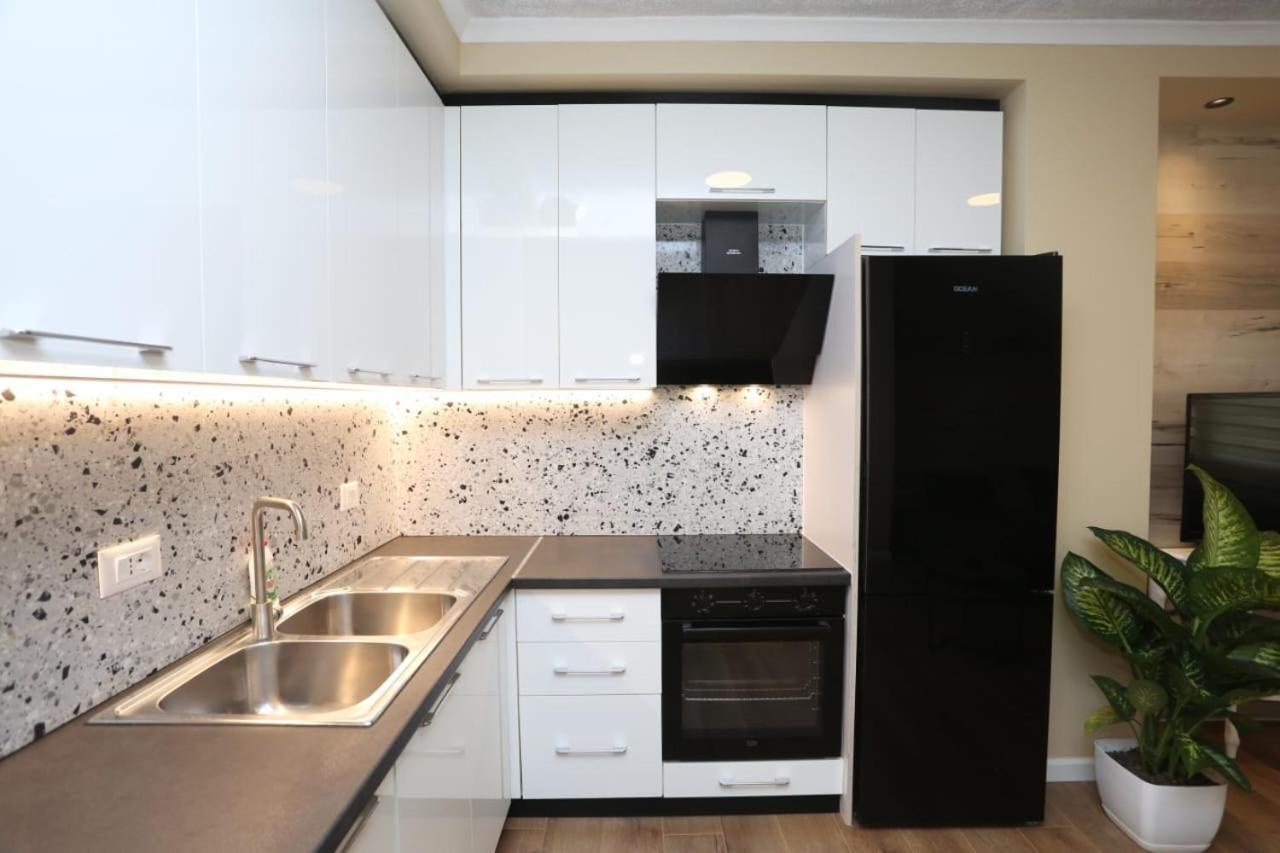 David Center Apartment Tirana Esterno foto