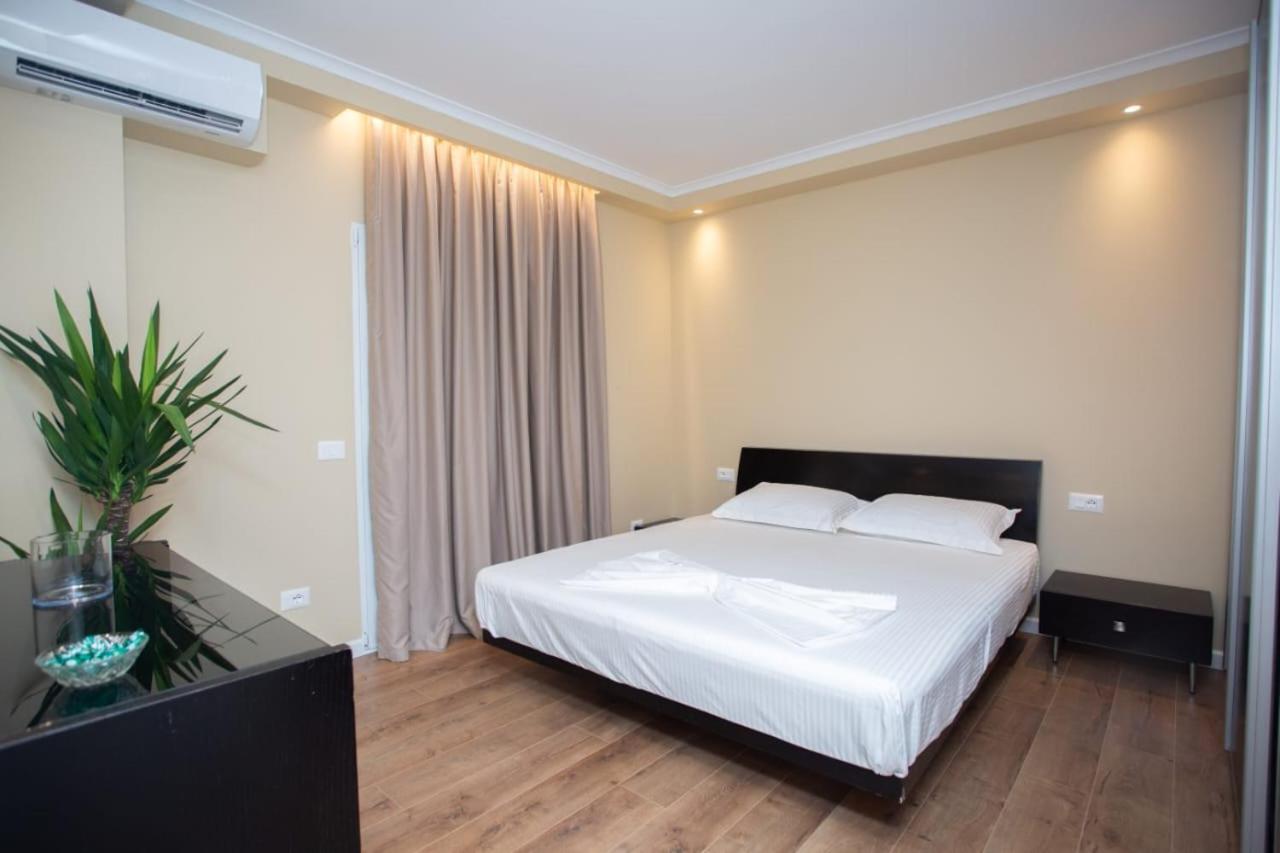 David Center Apartment Tirana Esterno foto