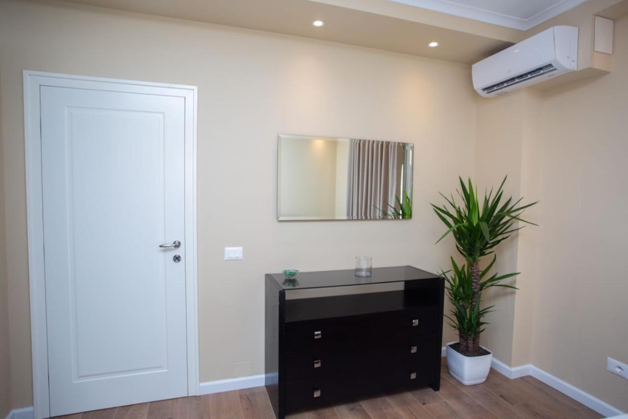 David Center Apartment Tirana Esterno foto